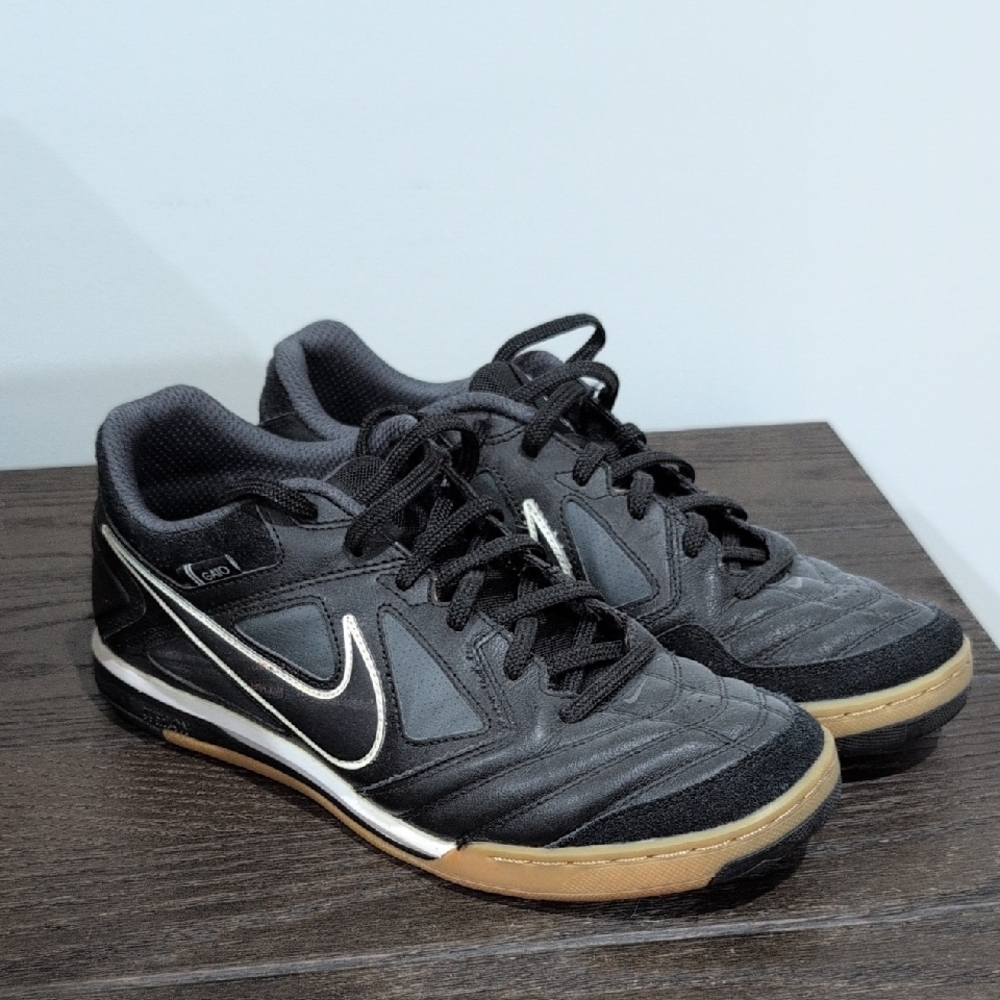 Nike Gato Shoes / Indoor Soccer Shoe